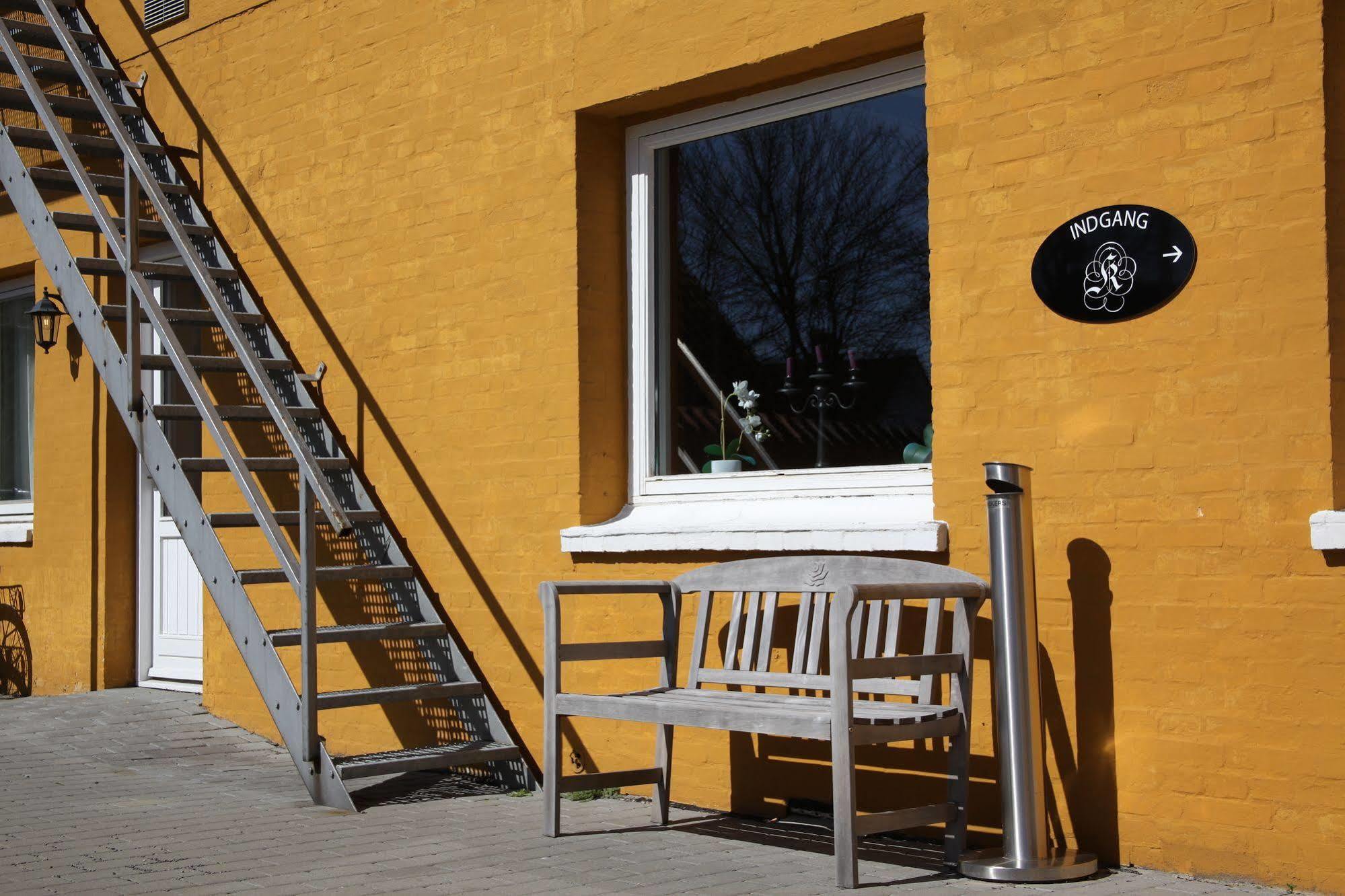 Kanns Hotel Åkirkeby Exteriör bild