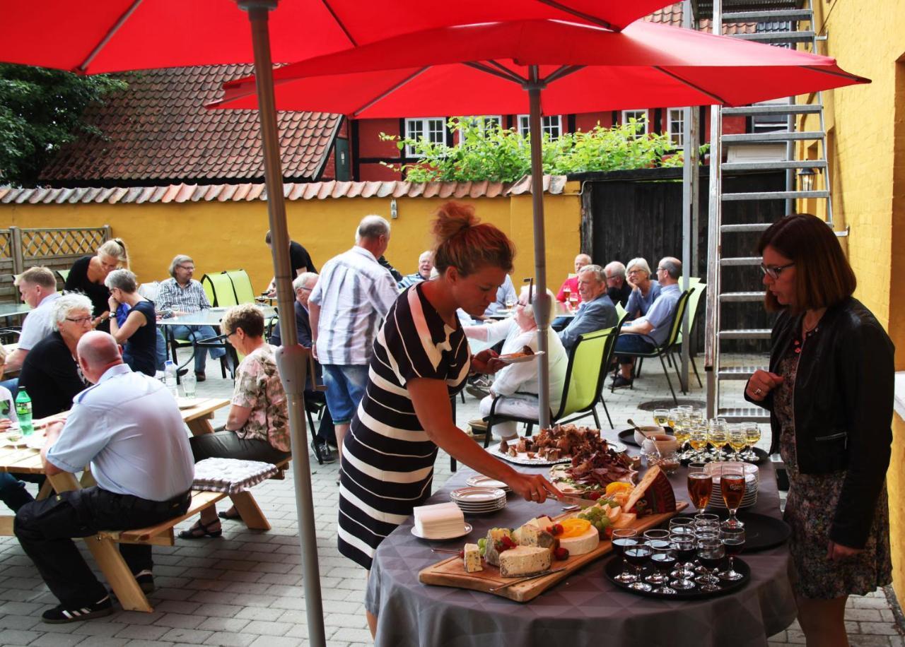 Kanns Hotel Åkirkeby Exteriör bild
